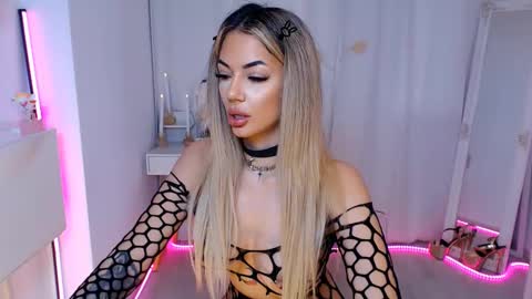 Snapshot of yuukenzi chatting on 02-07-25, 10:08 Maria online show from 02-07-25, 10:08