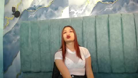 Snapshot of yuyis_15 chatting on 12-14-25, 11:26 YUYIS online show from 12-14-25, 11:26