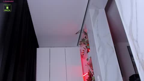 Snapshot of yvonne_miss chatting on 09-30-25, 11:48 yvonne_miss online show from 09-30-25, 11:48