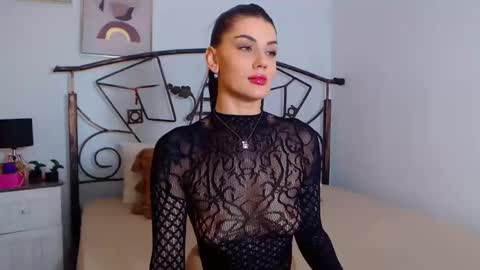 I V Y   online show from 12-10-24, 08:27