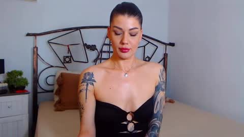 I V Y   online show from 01-24-25, 08:54