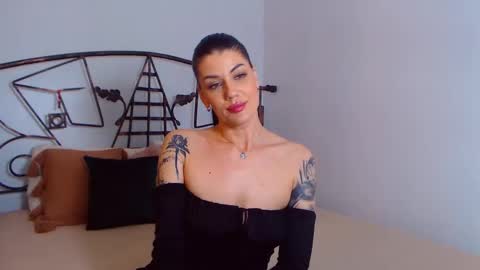 I V Y   online show from 01-27-25, 12:12