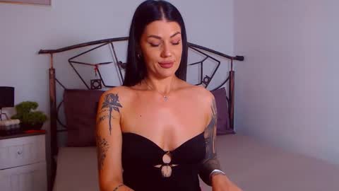 I V Y   online show from 09-17-25, 07:48