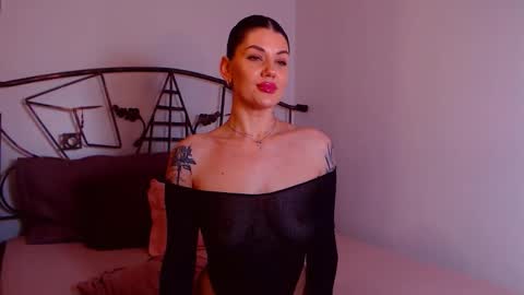 I V Y   online show from 01-08-26, 09:50