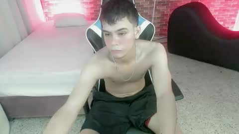 Snapshot of zacariass_ chatting on 09-19-25, 04:58 ZACARIAS online show from 09-19-25, 04:58