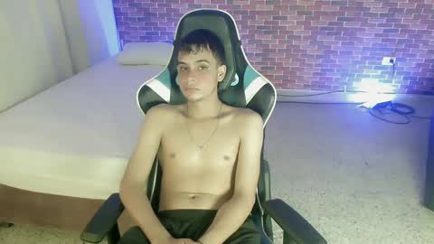 Snapshot of zacariass_ chatting on 09-23-25, 03:53 ZACARIAS online show from 09-23-25, 03:53