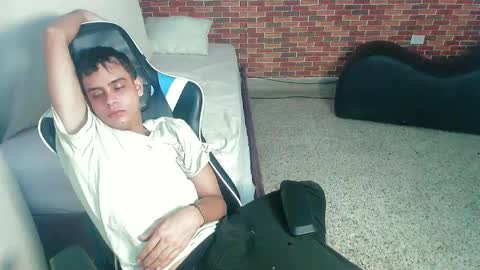 Snapshot of zacariass_ chatting on 09-26-25, 05:11 ZACARIAS online show from 09-26-25, 05:11