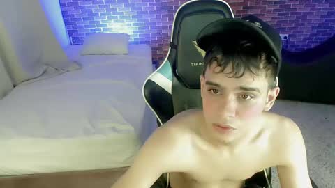Snapshot of zacariass_ chatting on 09-27-25, 04:06 ZACARIAS online show from 09-27-25, 04:06