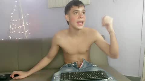 Snapshot of zacariass_ chatting on 10-15-25, 03:50 ZACARIAS online show from 10-15-25, 03:50