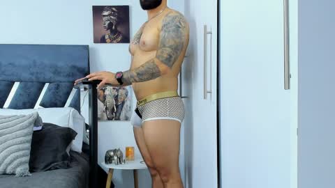 Snapshot of zack_froone chatting on 04-08-26, 01:22 Richard online show from 04-08-26, 01:22