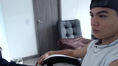 Snapshot of zackss_play chatting on 09-22-25, 07:05 Zackss online show from 09-22-25, 07:05