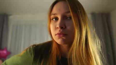 Snapshot of zadabercher chatting on 11-21-25, 12:04 Marina online show from 11-21-25, 12:04