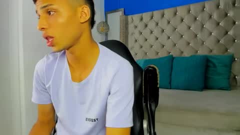 Snapshot of zan_shellby chatting on 11-08-25, 12:22 zan_shellby online show from 11-08-25, 12:22