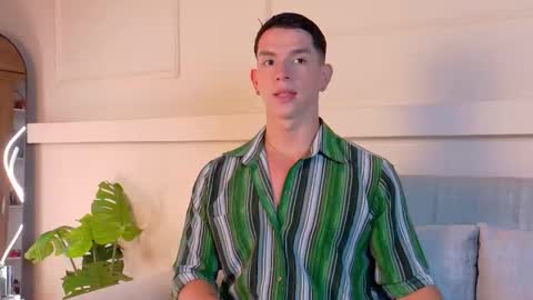 Zane Dawson online show from 12-22-25, 07:33