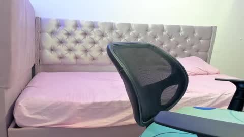 Snapshot of zanxley_ chatting on 01-29-25, 01:05 zanxley_ online show from 01-29-25, 01:05