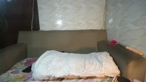 Snapshot of zara_dane chatting on 10-12-25, 12:37 Zara Dane online show from 10-12-25, 12:37