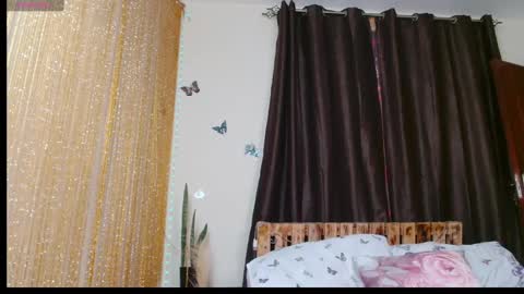 Snapshot of zara_lae chatting on 01-10-25, 08:07 nicky online show from 01-10-25, 08:07