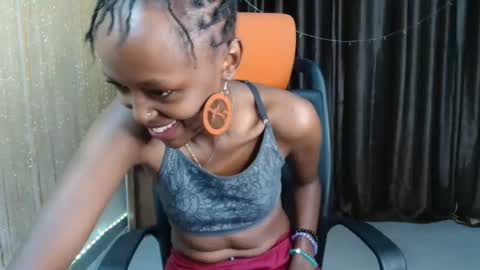 Snapshot of zara_lae chatting on 02-17-25, 06:53 nicky online show from 02-17-25, 06:53