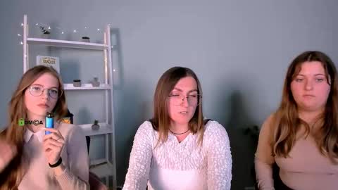 Snapshot of zara_shine_ chatting on 10-14-25, 02:40 zara_shine_ online show from 10-14-25, 02:40