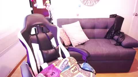 Snapshot of zarabby_skuirt chatting on 11-12-25, 06:52 Zarabby online show from 11-12-25, 06:52