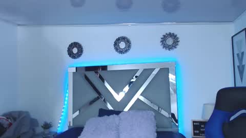 zaradames_ online show from 12-18-24, 11:02