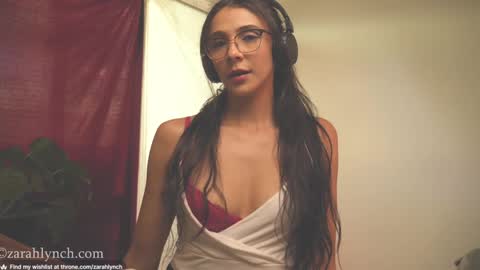 Snapshot of zarahlynch chatting on 12-18-24, 06:25 Miss Lynch Next show 2911 online show from 12-18-24, 06:25