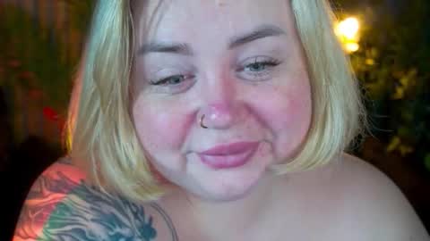 Snapshot of zarareign_ chatting on 11-18-25, 06:51 Lola online show from 11-18-25, 06:51