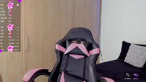 Snapshot of zaria_ivanov chatting on 10-31-25, 05:14 Mia online show from 10-31-25, 05:14