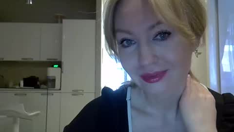 Zarina Swift online show from 02-10-25, 04:41