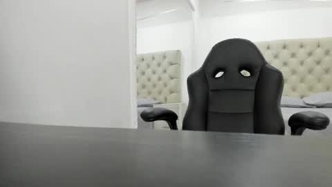 Zarina Waynne online show from 11-24-25, 08:19