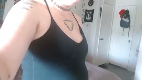 Snapshot of zawmbiemoonz chatting on 04-16-26, 04:52 zawmbiemoonz online show from 04-16-26, 04:52