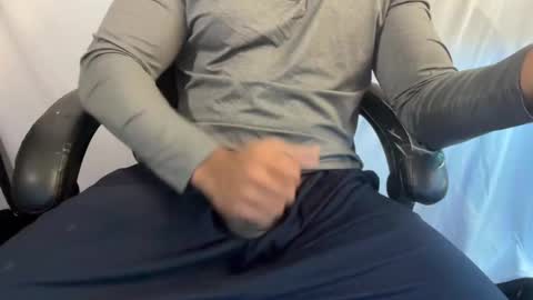 Snapshot of zaystaxz chatting on 11-19-25, 05:24 Z A Y online show from 11-19-25, 05:24