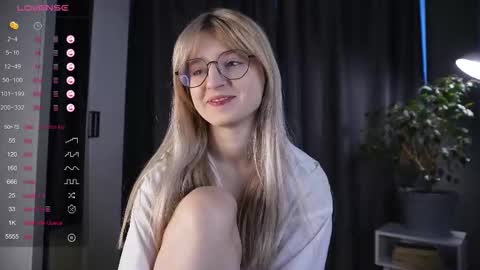 Avi online show from 10-21-25, 01:34