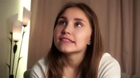 Emilia online show from 09-17-25, 01:29