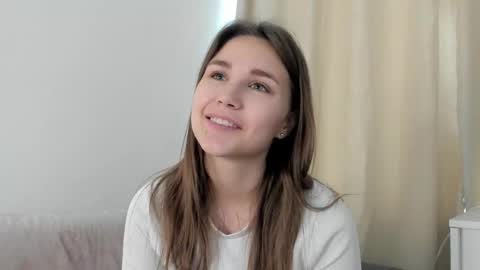 Emilia online show from 09-18-25, 01:40