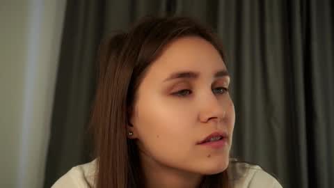 Emilia online show from 09-19-25, 01:07