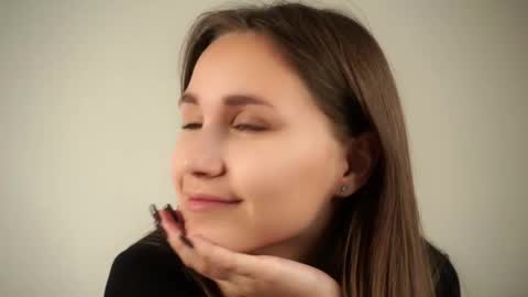 Emilia online show from 09-27-25, 01:10