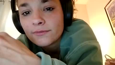 Snapshot of zellelajay2009 chatting on 02-13-25, 03:56 KENDAL Kaylee online show from 02-13-25, 03:56