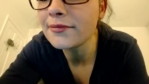 Snapshot of zellelajay2009 chatting on 02-15-25, 12:33 KENDAL Kaylee online show from 02-15-25, 12:33