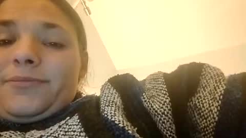 Snapshot of zellelajay2009 chatting on 02-17-25, 06:31 KENDAL Kaylee online show from 02-17-25, 06:31