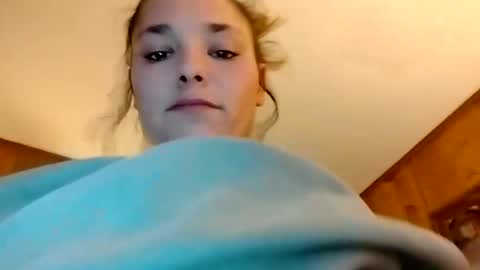Snapshot of zellelajay2009 chatting on 02-25-25, 11:55 KENDAL Kaylee online show from 02-25-25, 11:55