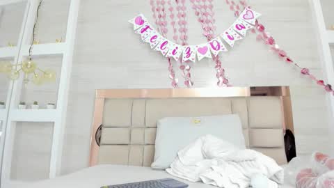 Zenda Evans online show from 02-17-26, 04:20