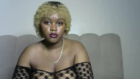 Snapshot of zendayah47 chatting on 02-05-26, 06:34 Caramel online show from 02-05-26, 06:34