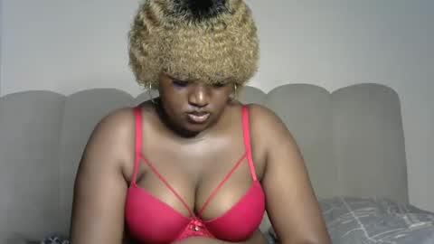 Snapshot of zendayah47 chatting on 02-07-26, 01:26 Caramel online show from 02-07-26, 01:26