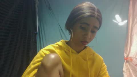 Snapshot of zeolineess chatting on 10-27-25, 04:05 zeolineess online show from 10-27-25, 04:05