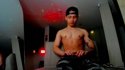 zeus online show from 12-23-25, 04:32