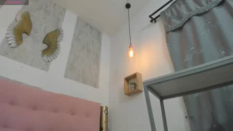 ZHAMIRA  ANDRES online show from 10-18-25, 10:43