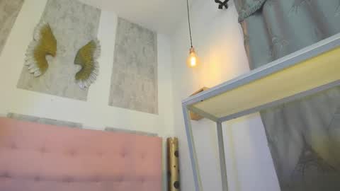 ZHAMIRA  ANDRES online show from 12-16-25, 10:04