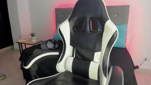 Zhingarher online show from 11-18-25, 03:23