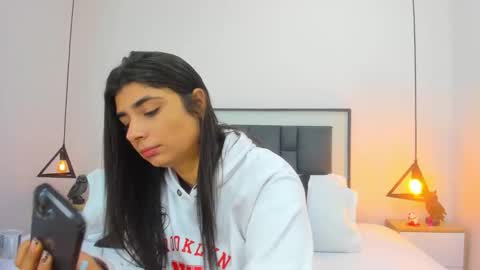 Snapshot of ziamiller chatting on 11-18-25, 12:20 zia online show from 11-18-25, 12:20